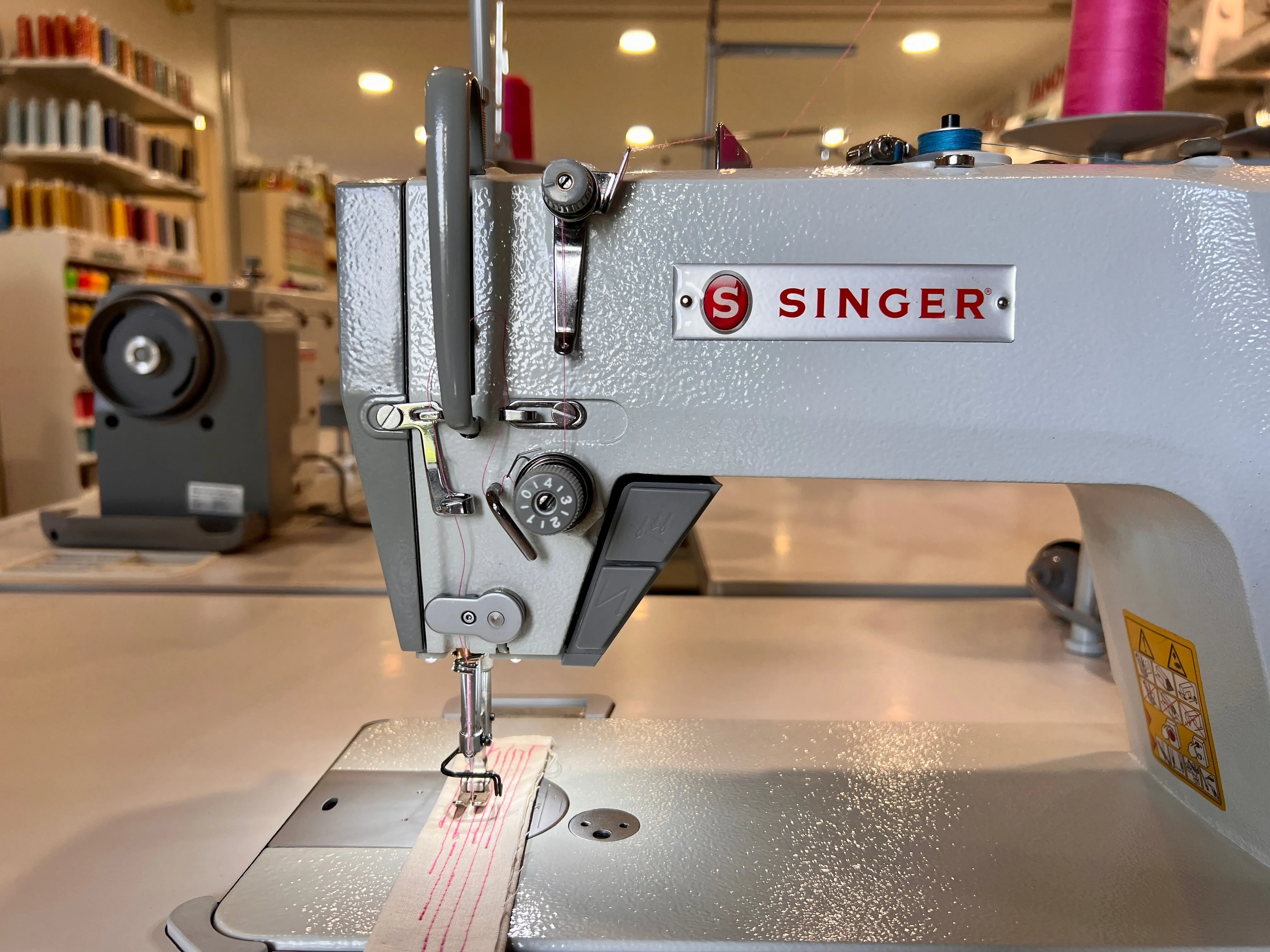 Singer Fully Automatic Industrial Plain Sewing Machine 152G