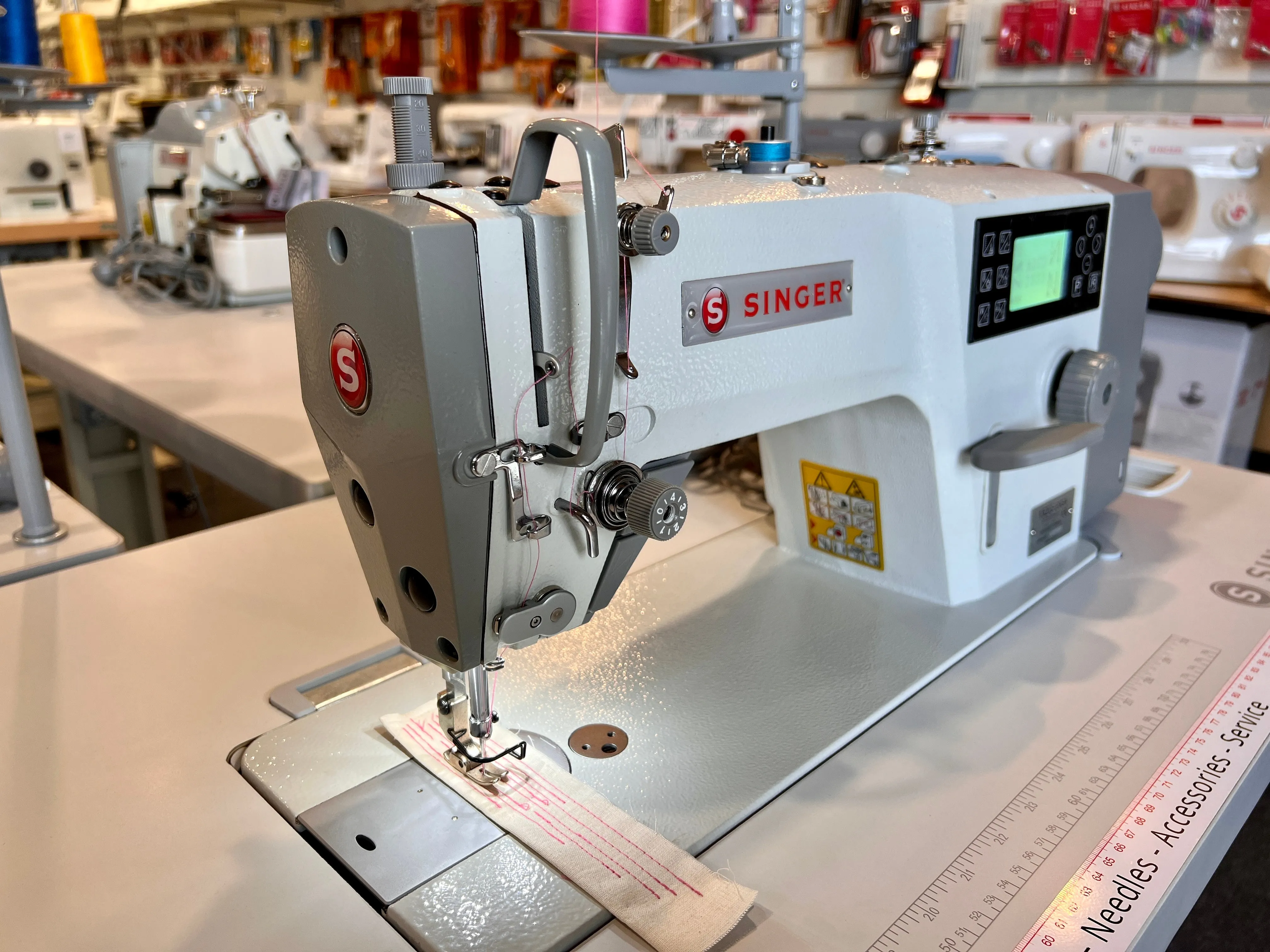 Singer Fully Automatic Industrial Plain Sewing Machine 152G